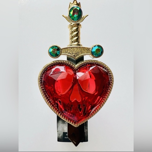 Bath & Body Works Other - Disney Villains Evil Queen Wallflower Light up plug in